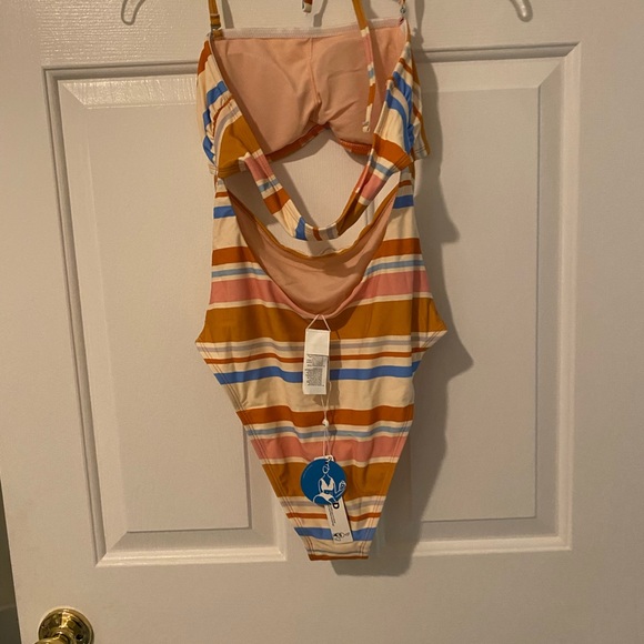 Peakaboo bathing suit - Picture 2 of 6